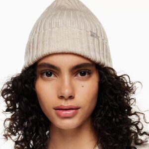 Aritzia TNA Rush Beanie | Colour: milk/herring